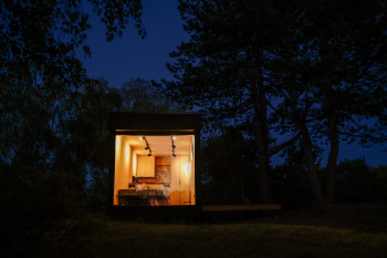 Малый Хитте с террасой и панорамным окном | красивый вид на зеленую территорию — фото 1