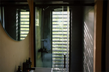 Малый Хитте с террасой и панорамным окном | красивый вид на зеленую территорию — фото 9