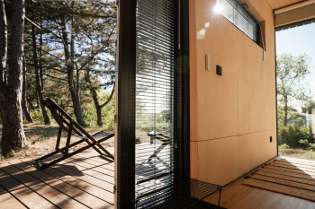 Малый Хитте с террасой и панорамным окном | красивый вид на зеленую территорию — фото 3