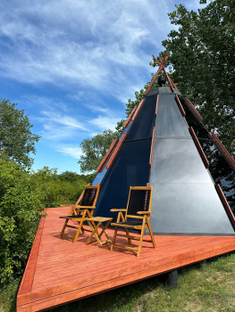 Нео Типи 360 с террасой | красивый панорамный вид на небо и дюны, сквозь которые частично видно море — фото 8