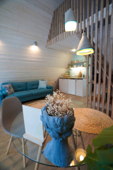 Дом (зелёный) с панорамным видом на лес — фото 8