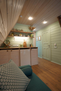 Дом (зелёный) с панорамным видом на лес — фото 9