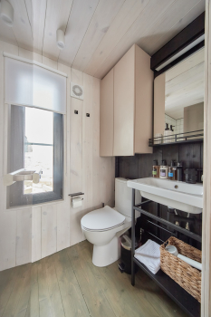 Домик на 2 с видом на озеро и мансардным окном — фото 11