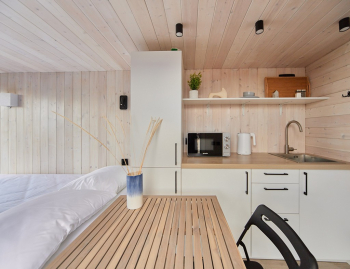 Домик с видом на озеро и сауной  — фото 9