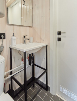 Домик с видом на озеро и чаном — фото 8