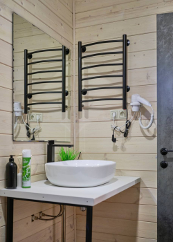 Дом на дереве для двоих с беседкой, мангалом, купелью, баней и ванной с панорамным видом — фото 8