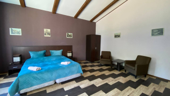 Двухкомнатный коттедж с верандой — фото 18