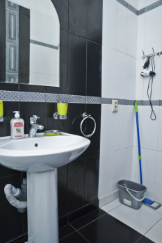 Двухкомнатный коттедж с верандой — фото 9