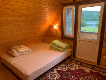 Дом двухэтажный с балконом и камином — фото 2