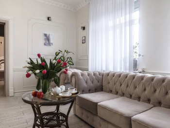 Дом с бассейнами и банкетным залом — фото 3