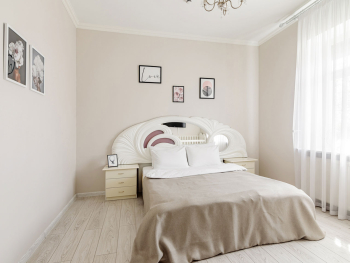 Дом с бассейнами и банкетным залом — фото 4