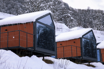 Панорамный эко-коттедж с видом на горы — фото 1